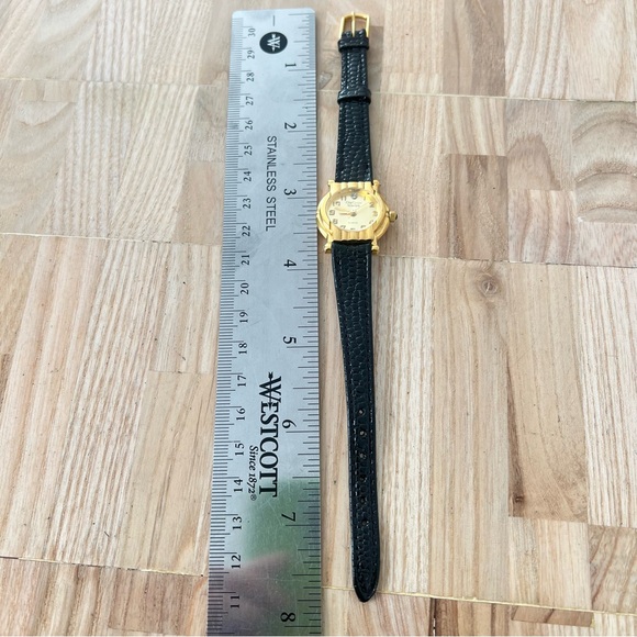 Vintage Oleg Cassini ladies gold tone black leather watch NEW BATTERY main image 4
